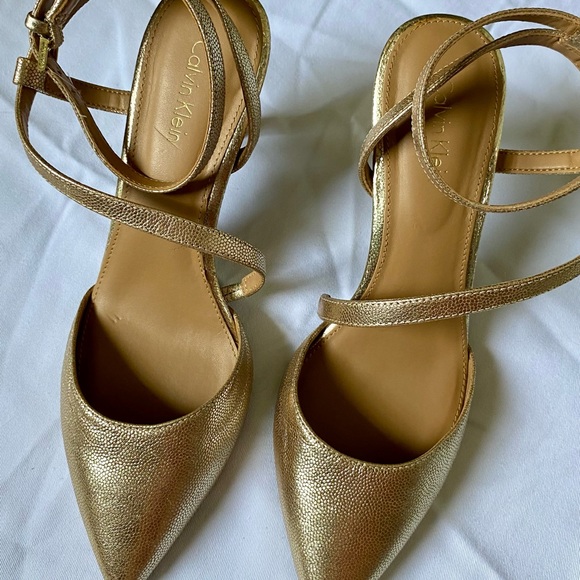 Calvin Klein leather heels  size 6.5 EUC - Picture 2 of 4